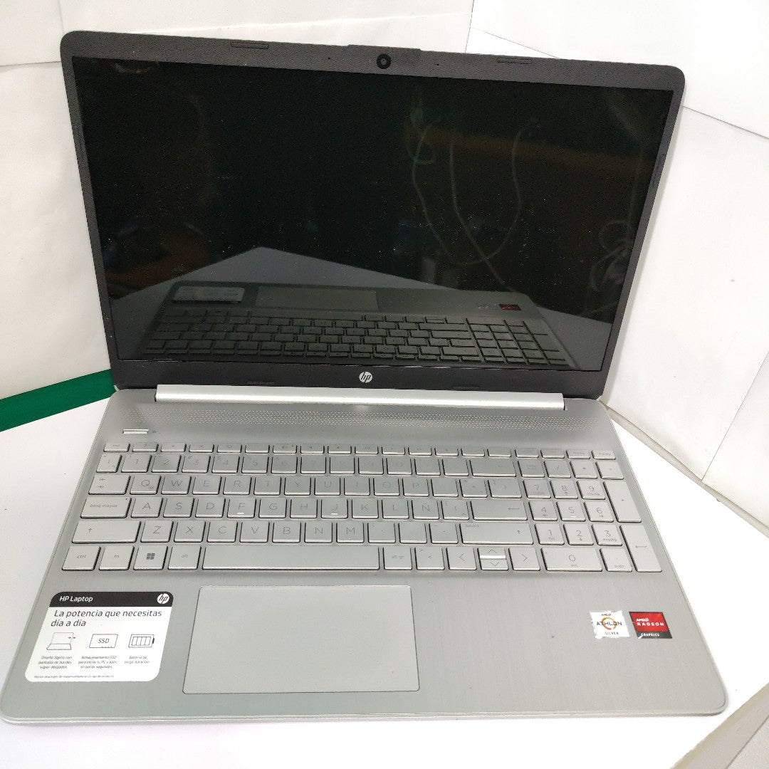 LAPTOP HP 15-EF1501LA (2022) 256 GB SSD 8 GB RAM (SEMINUEVO)