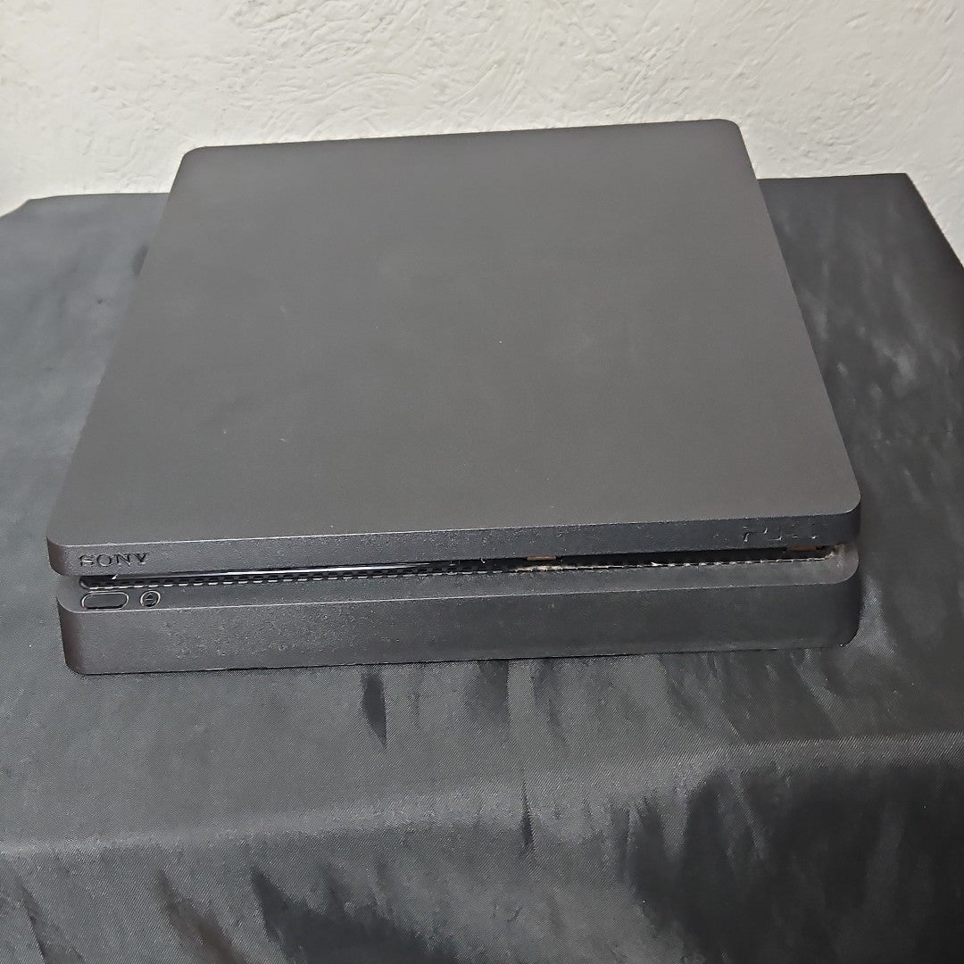 CONSOLA DE VIDEOJUEGO SONY PS4 SLIM 1 TB (SEMINUEVO)