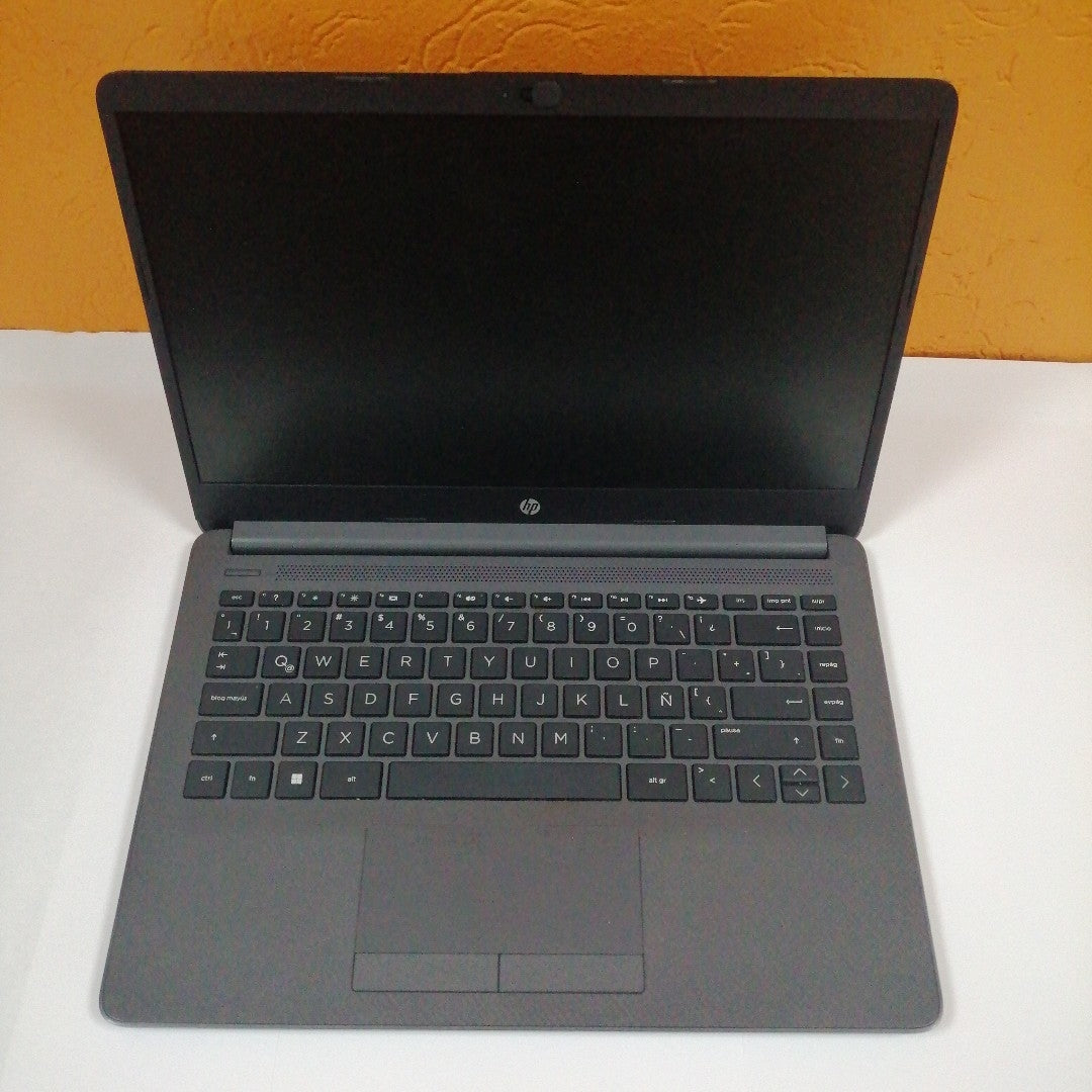 LAPTOP HP 245 G8 (2023) 512 GB SSD 8 GB RAM (SEMINUEVO)