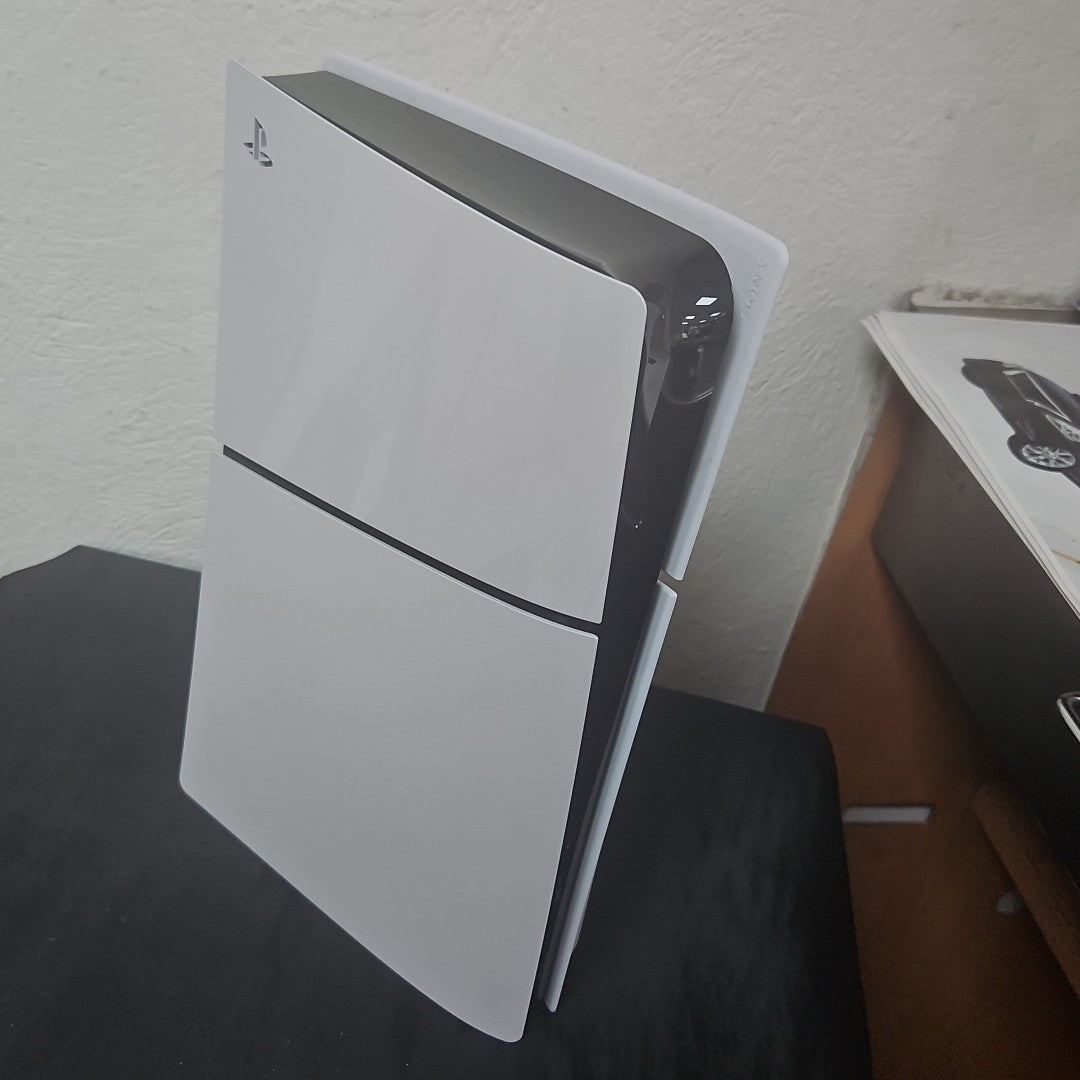 CONSOLA DE VIDEOJUEGO SONY PS5 825 SSD (SEMINUEVO)