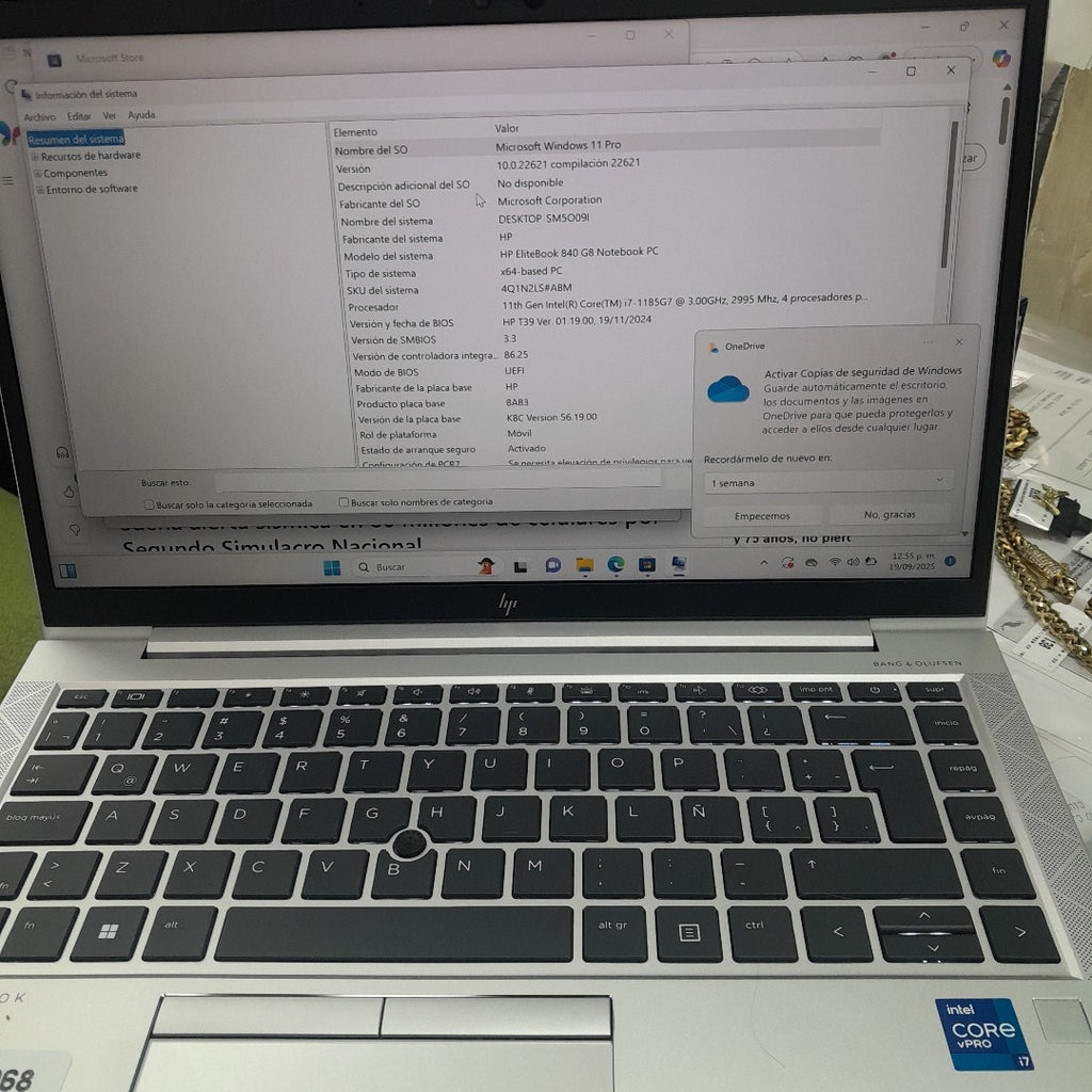 LAPTOP HP ELITEBOOK 840 G8 (2023) 256 GB SSD 16 GB RAM (SEMINUEVO)