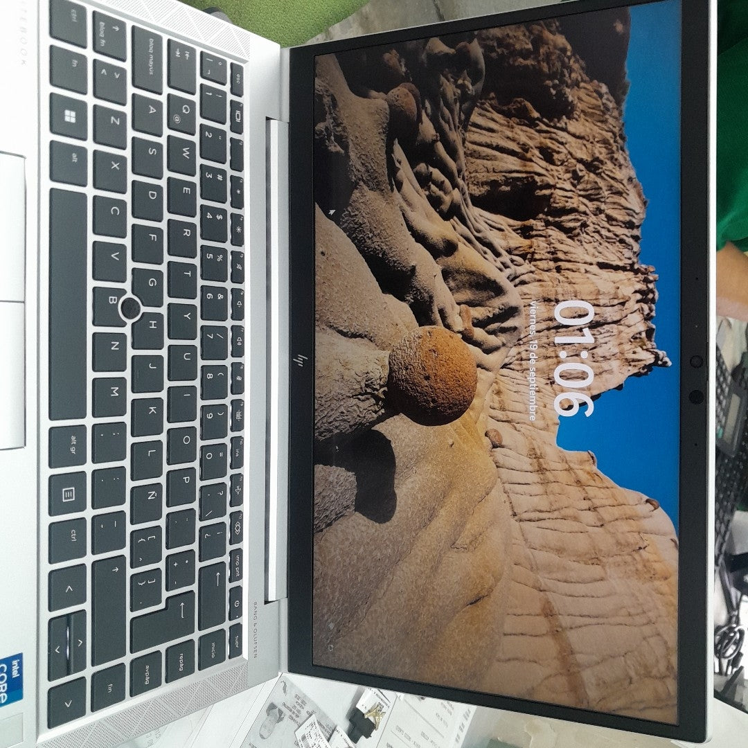LAPTOP HP ELITEBOOK 840 G8 (2023) 256 GB SSD 16 GB RAM (SEMINUEVO)