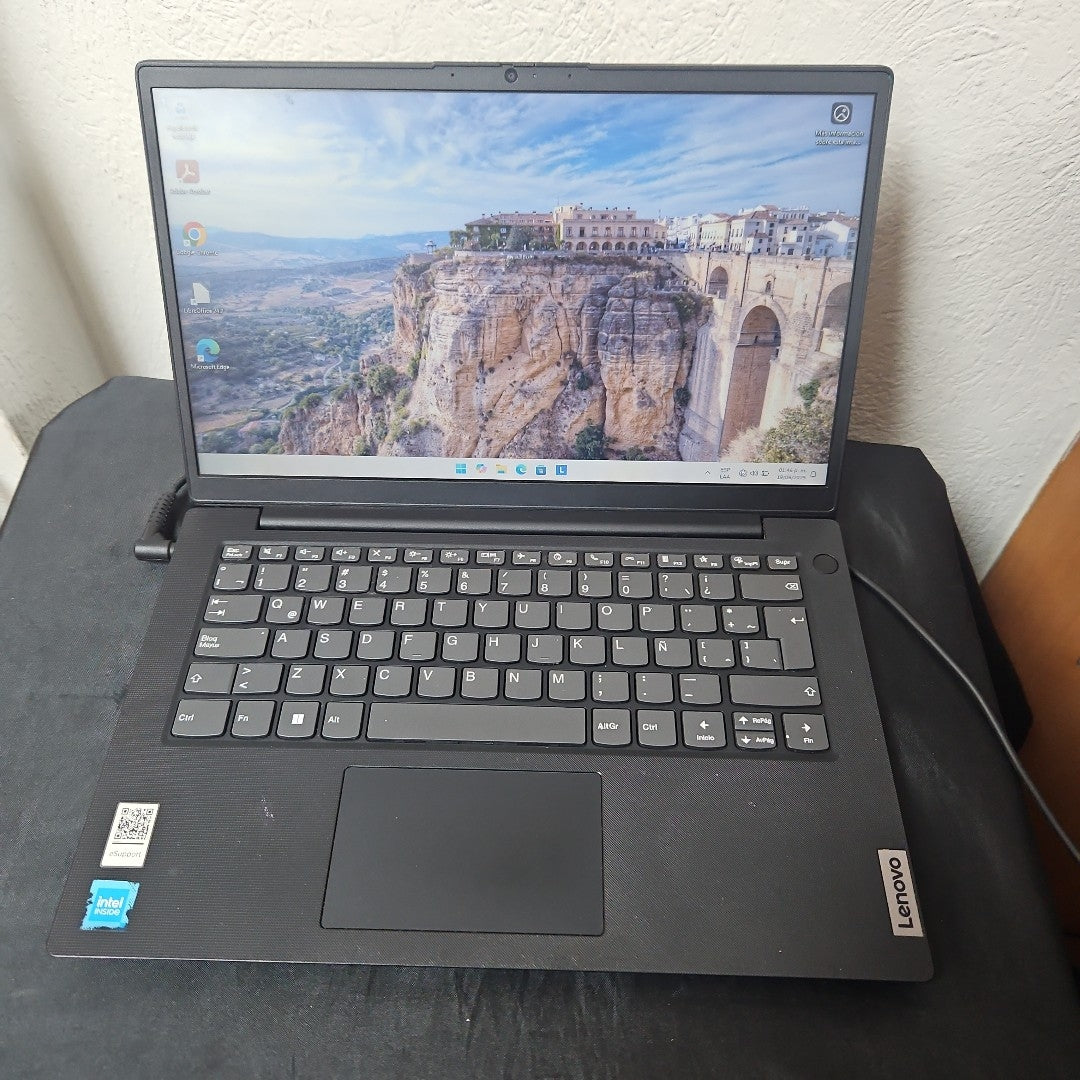 LAPTOP LENOVO V14 G2 IJL (2023) 256 GB SSD 4 GB RAM (SEMINUEVO)