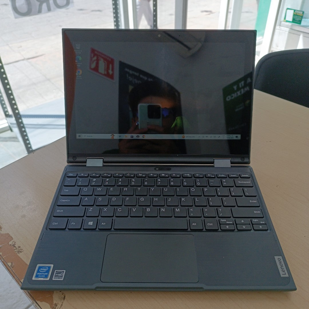 LAPTOP LENOVO 300E 2ND GEN (2023) 128 GB SSD 4 GB RAM (SEMINUEVO)
