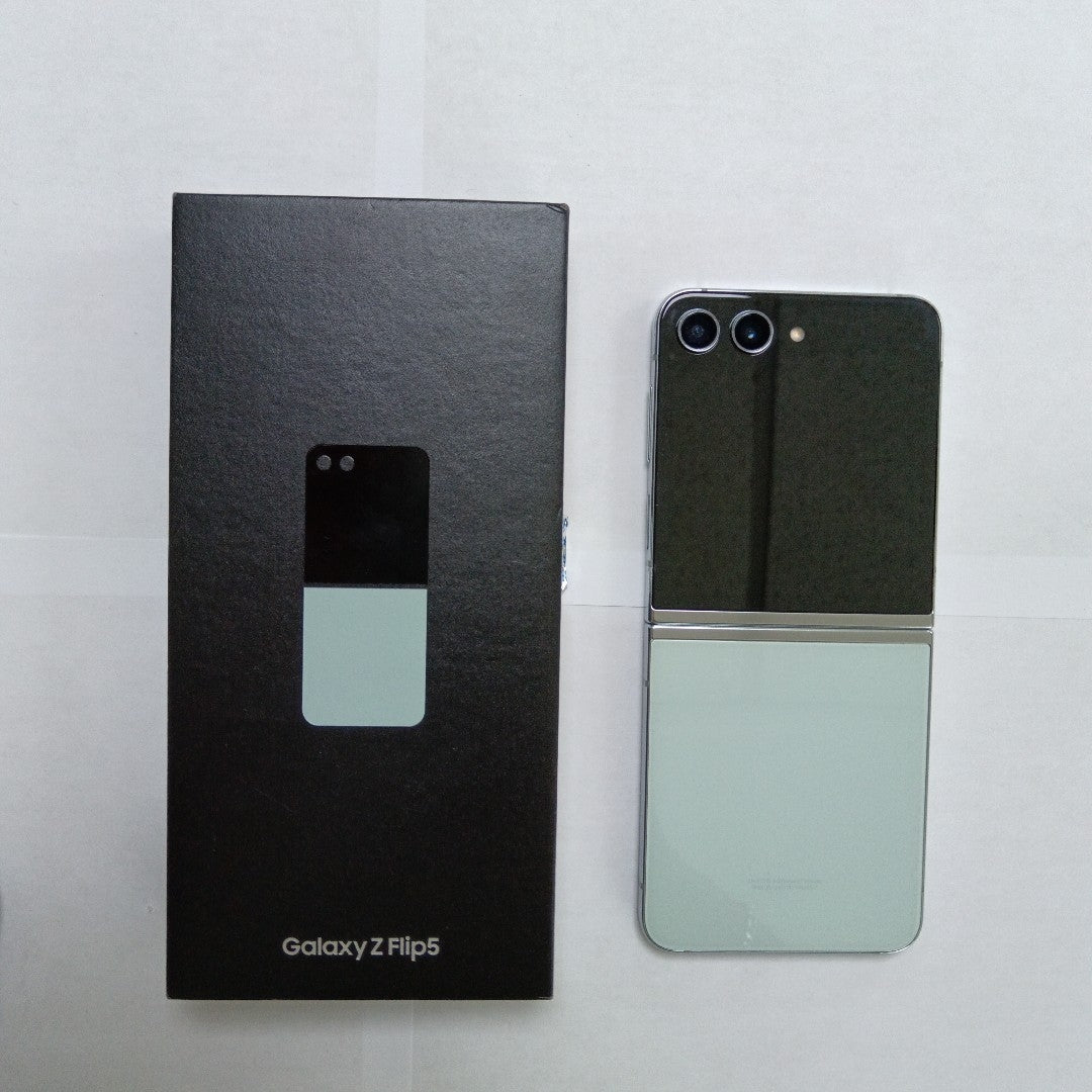 CELULAR SAMSUNG GALAXY Z FLIP 5 SM-F731B (2023) 256 GB 8 GB RAM (SEMINUEVO)