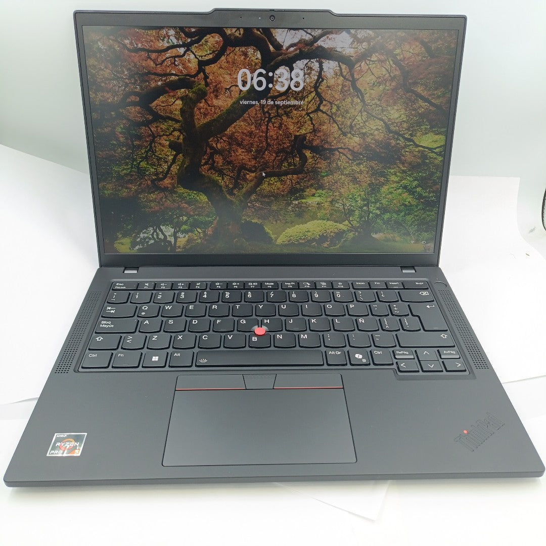 LAPTOP LENOVO THINKPAD T14  GEN 5 (2025) 256 GB SSD 16 GB RAM (SEMINUEVO)
