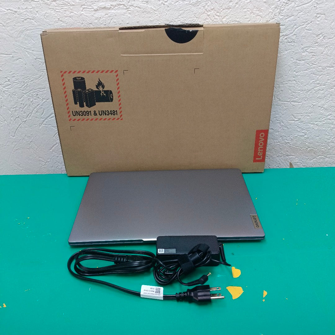 LAPTOP LENOVO IDEAPAD SLIM 3 15IRH8 (2025) 512 GB SSD 16 GB RAM (SEMINUEVO)
