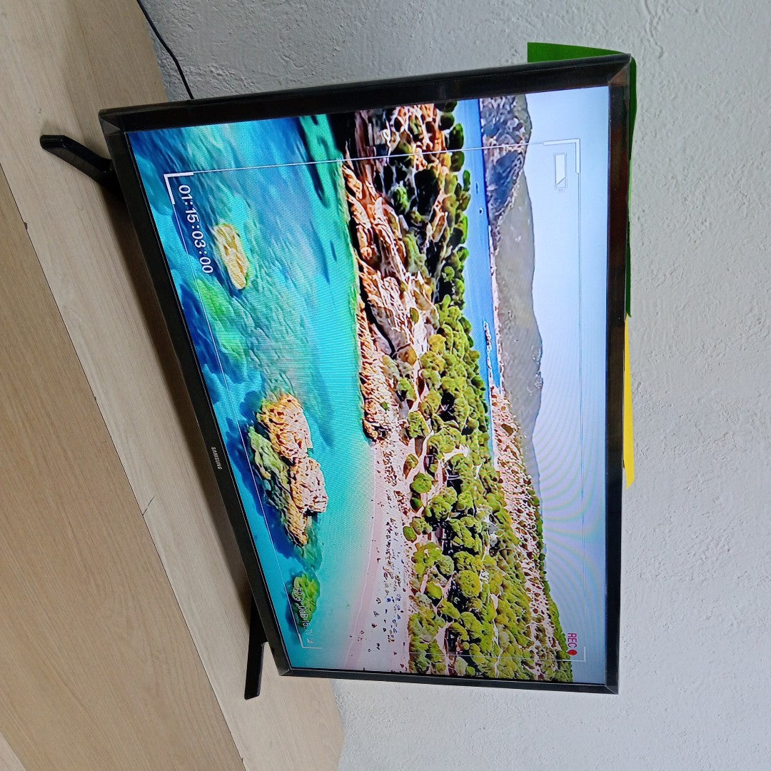PANTALLA SAMSUNG UN32T4310AF (2024) 32" LED 4K (SEMINUEVO)