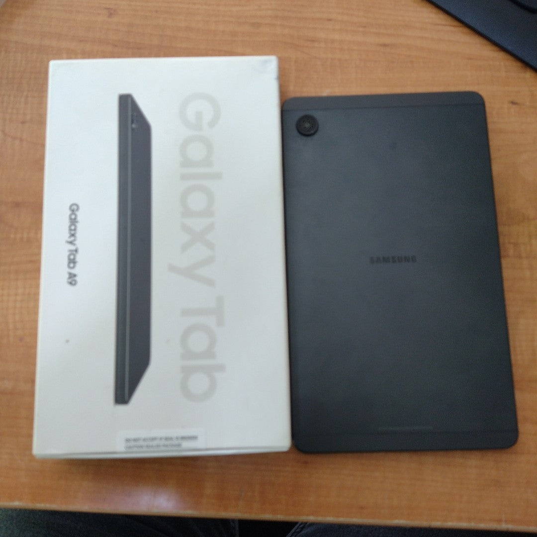 TABLETA SAMSUNG GALAXY TAB A9 SM-X110 (2023) 64 GB 4 GB RAM (SEMINUEVO)