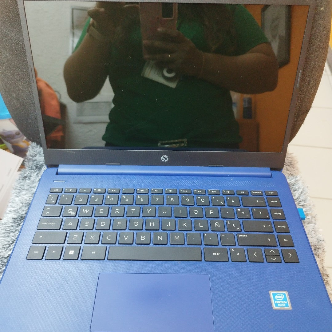 LAPTOP HP 14-DQ0525LA (2023) 256 GB SSD 8 GB RAM (SEMINUEVO)