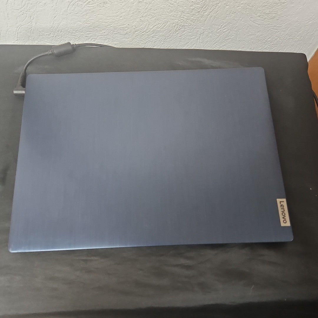 LAPTOP LENOVO IDEAPAD 3 14ADA05 (2022) 1 TB 8 GB RAM (SEMINUEVO)