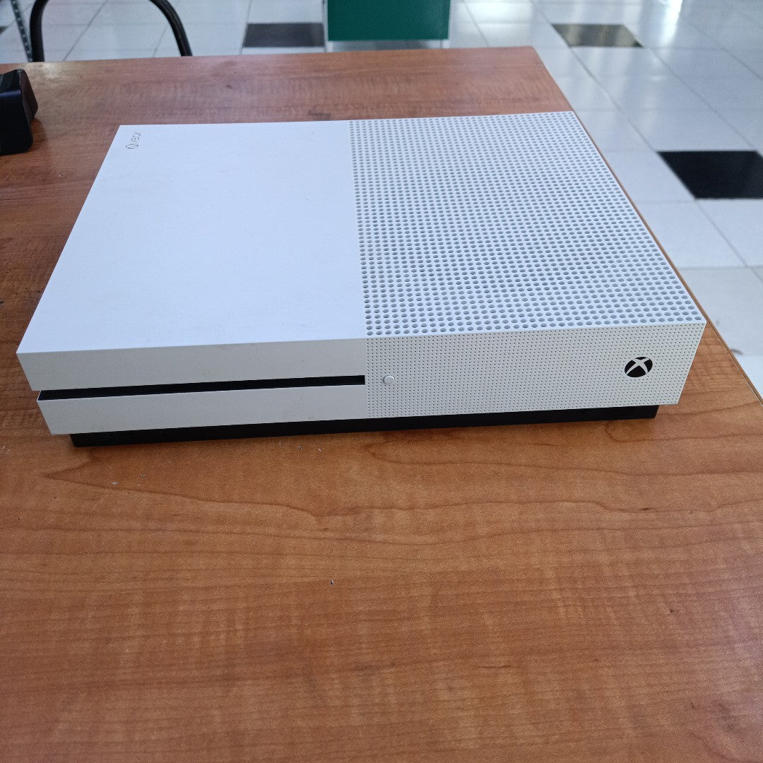 CONSOLA DE VIDEOJUEGO MICROSOFT XBOX ONE S 1 TB (SEMINUEVO)