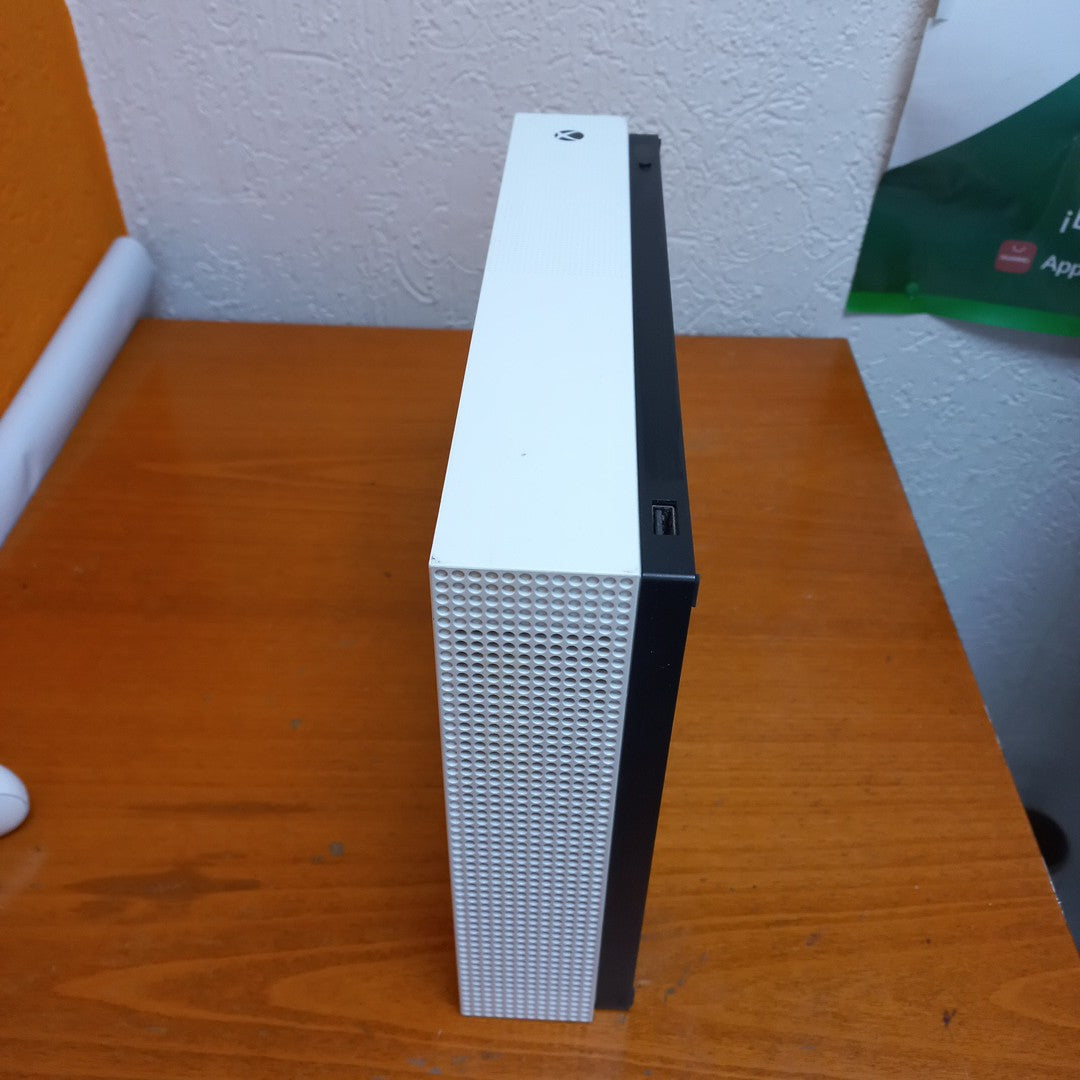 CONSOLA DE VIDEOJUEGO MICROSOFT XBOX ONE S ALL DIGITAL 1 TB (SEMINUEVO)