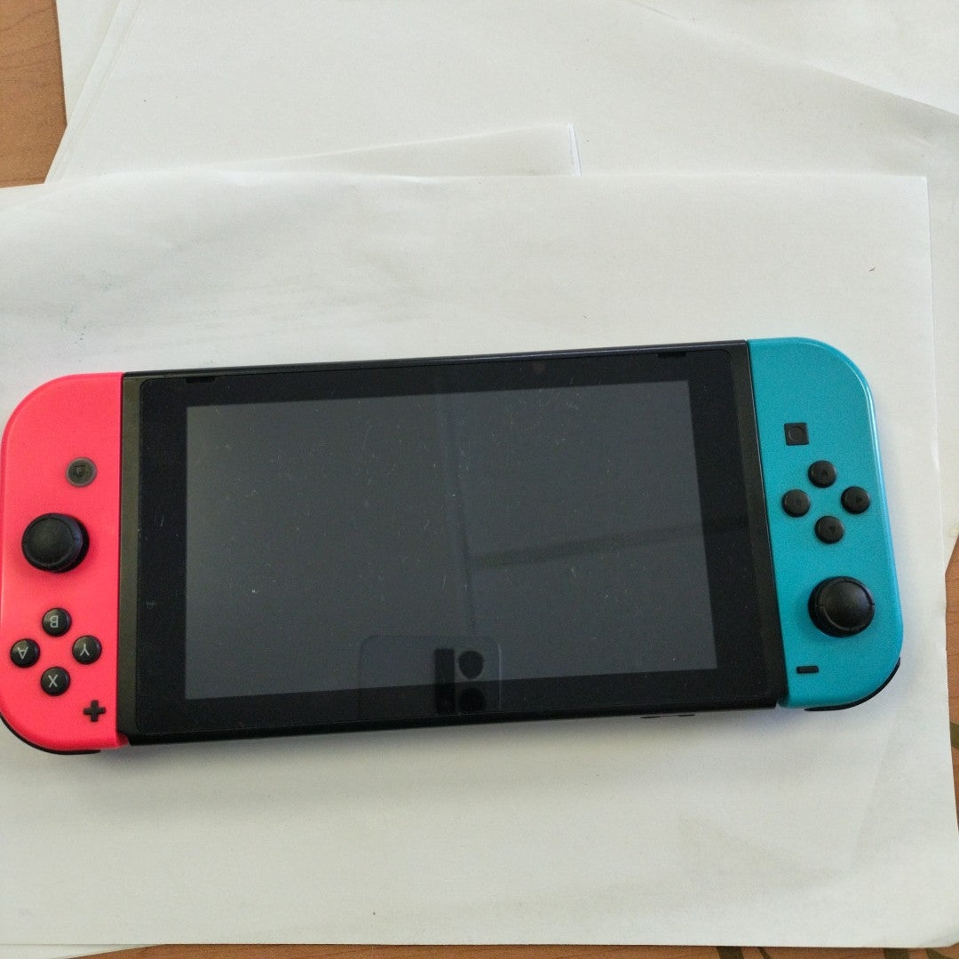 CONSOLA DE VIDEOJUEGO NINTENDO SWITCH 32 GB (SEMINUEVO)