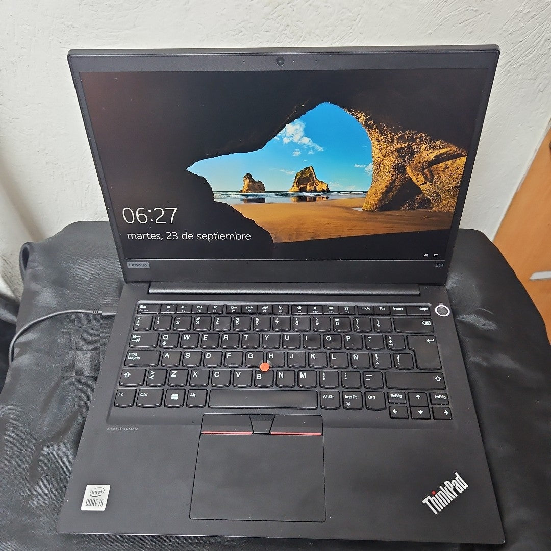 LAPTOP LENOVO THINKPAD E14 (2021) 256 GB SSD 8 GB RAM (SEMINUEVO)
