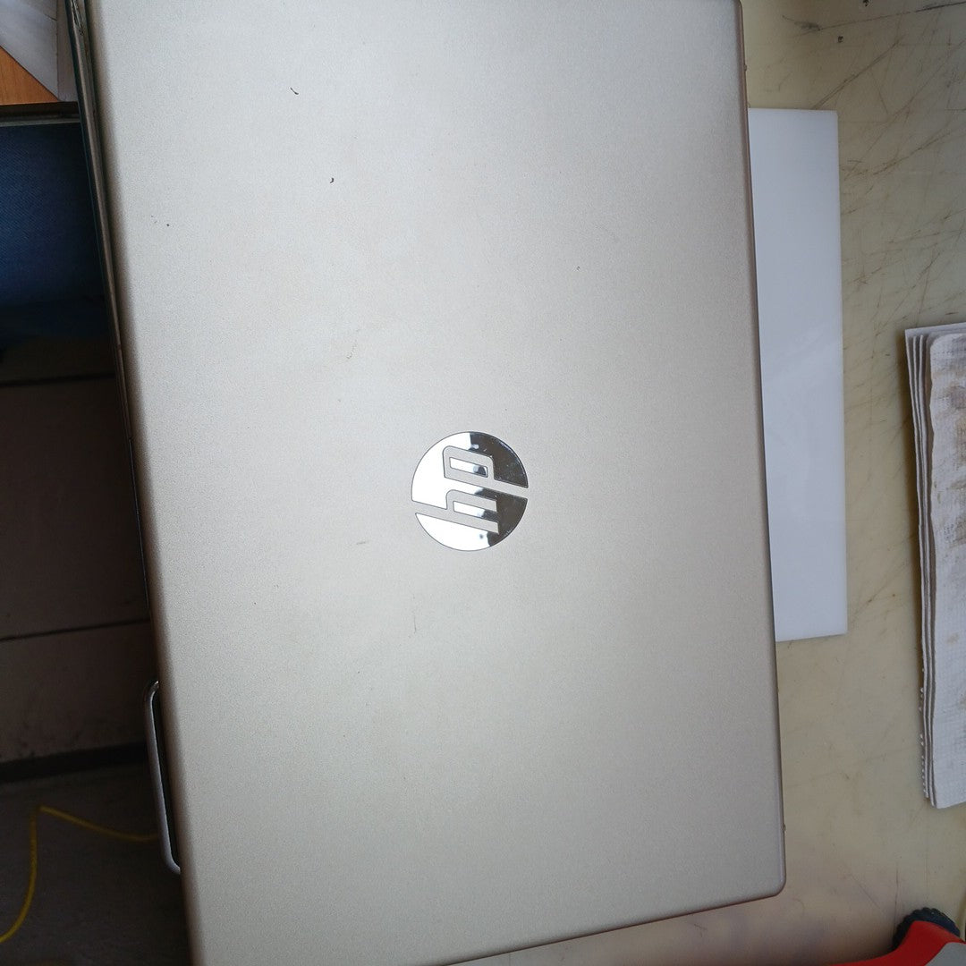 LAPTOP HP 15-FC0003LA (2023) 256 GB SSD 8 GB RAM (SEMINUEVO)