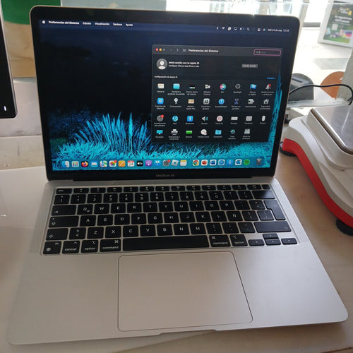 LAPTOP APPLE MACBOOK AIR 13" 2020 3.2 A2337 256 GB SSD 8 GB RAM (SEMINUEVO)