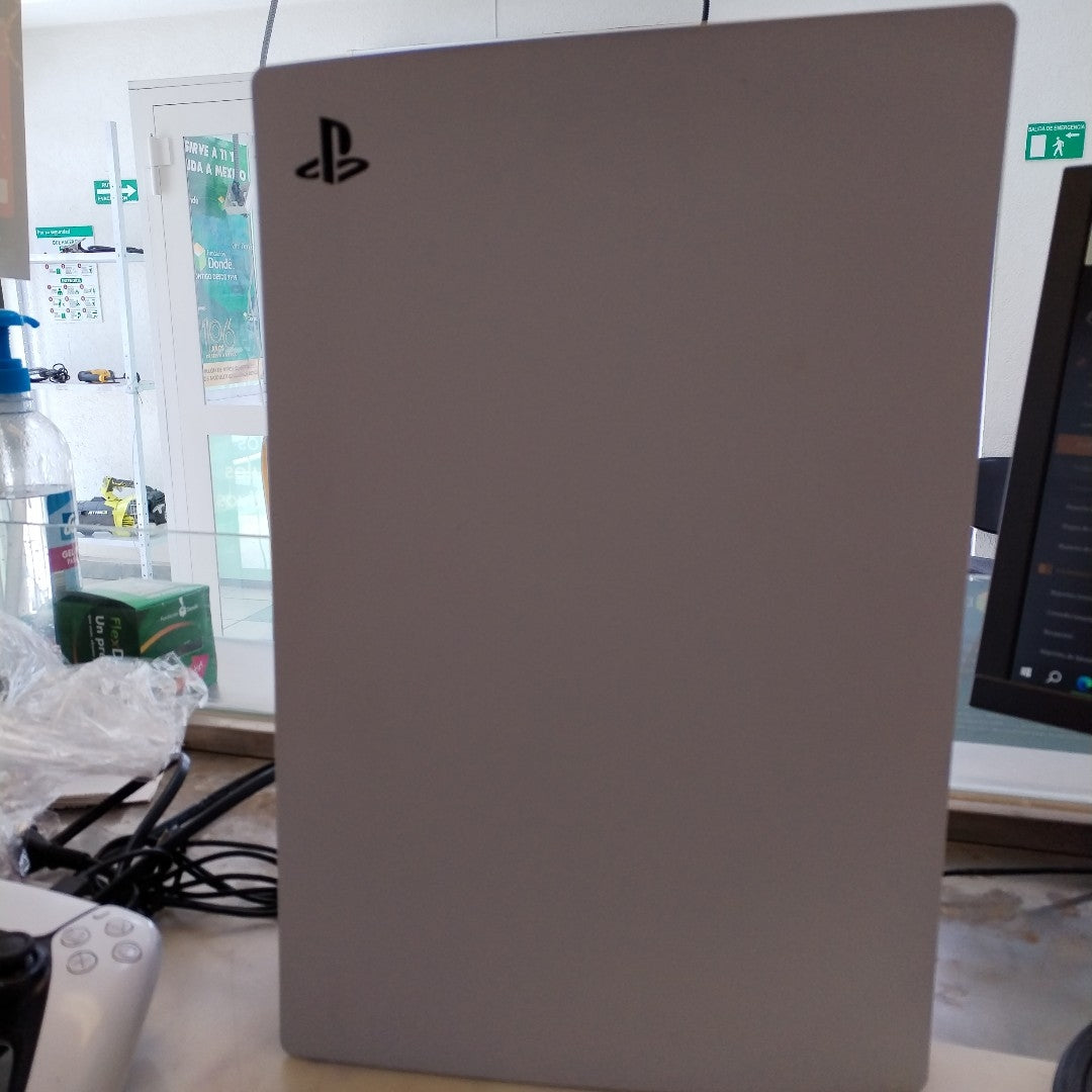 CONSOLA DE VIDEOJUEGO SONY PS5 825 SSD (SEMINUEVO)