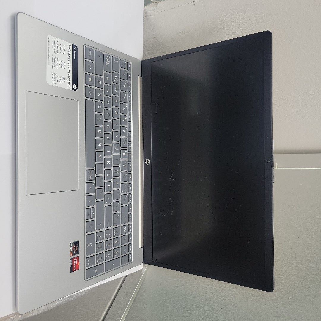 LAPTOP HP 15-FC0001LA (2023) 512 GB SSD 8 GB RAM (SEMINUEVO)