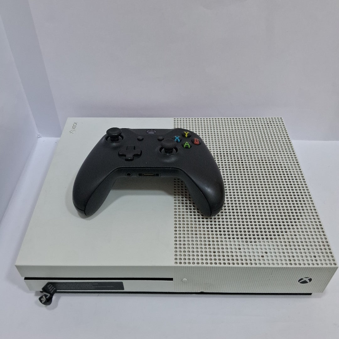 CONSOLA DE VIDEOJUEGO MICROSOFT XBOX ONE S 1 TB (SEMINUEVO)