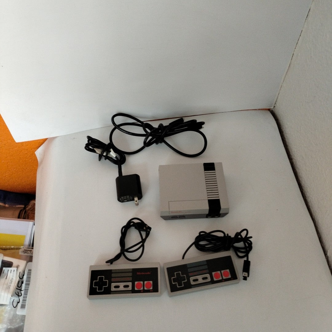 CONSOLA DE VIDEOJUEGO NINTENDO SUPER NES CLASSIC MINI 21 JUEGOS PRECARGADOS (SEMINUEVO)
