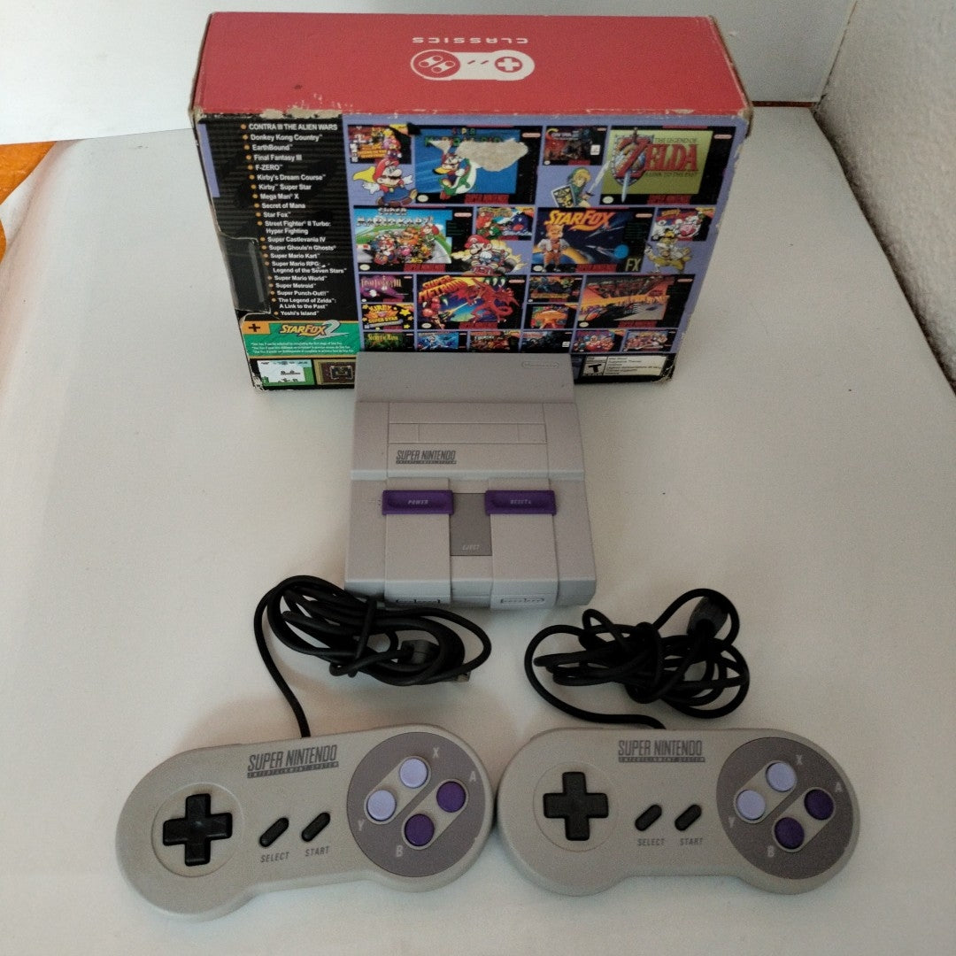 CONSOLA DE VIDEOJUEGO NINTENDO SUPER NES CLASSIC EDITION 21 JUEGOS PRECARGADOS (SEMINUEVO)