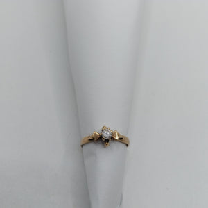 SOLITARIO. ORO. 10 K 2.2 GRMS (SEMINUEVO)