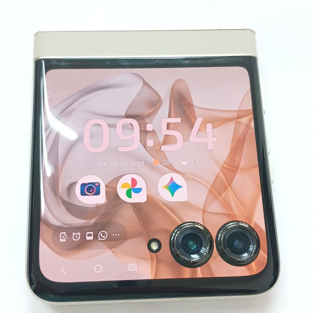 CELULAR MOTOROLA RAZR 50 5G XT2453-1 512 GB 12 GB RAM (SEMINUEVO)