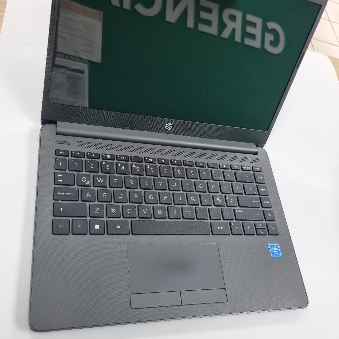 LAPTOP HP 14-CF2542LA (2022) 256 GB SSD 8 GB RAM (SEMINUEVO)