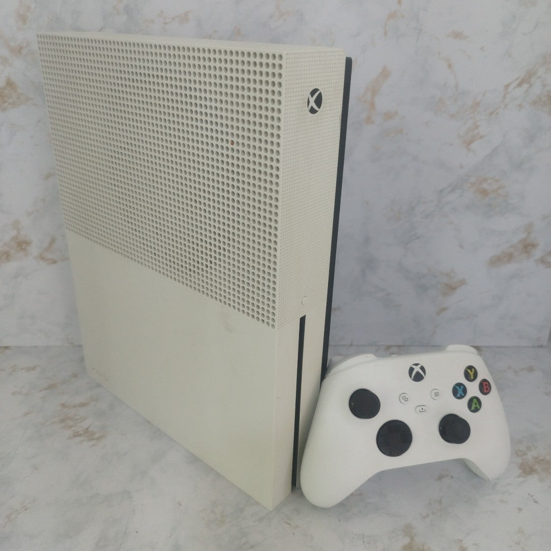 CONSOLA DE VIDEOJUEGO MICROSOFT XBOX ONE S 1 TB (SEMINUEVO)