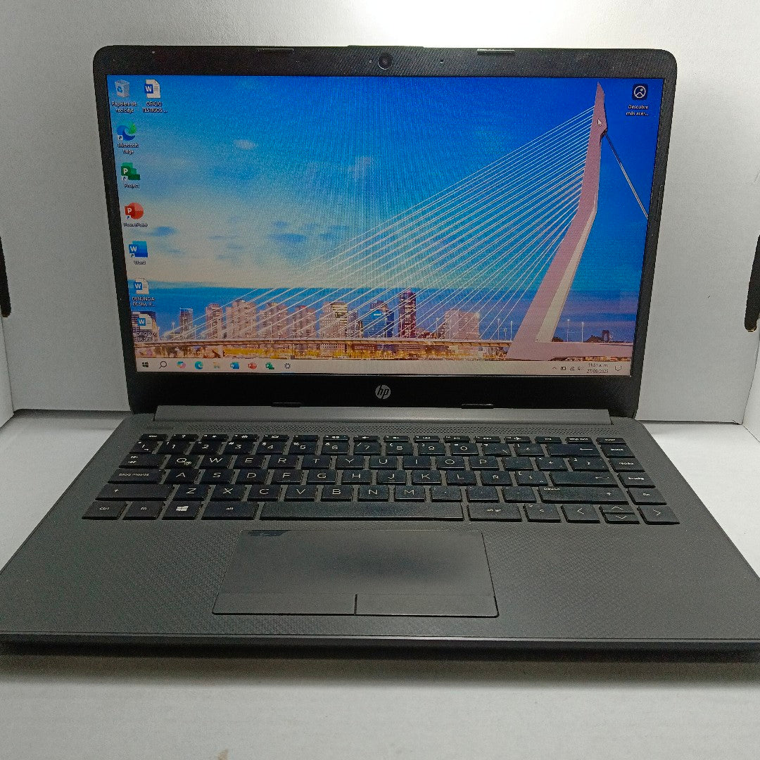 LAPTOP HP 14-CF2542LA (2022) 256 GB SSD 8 GB RAM (SEMINUEVO)
