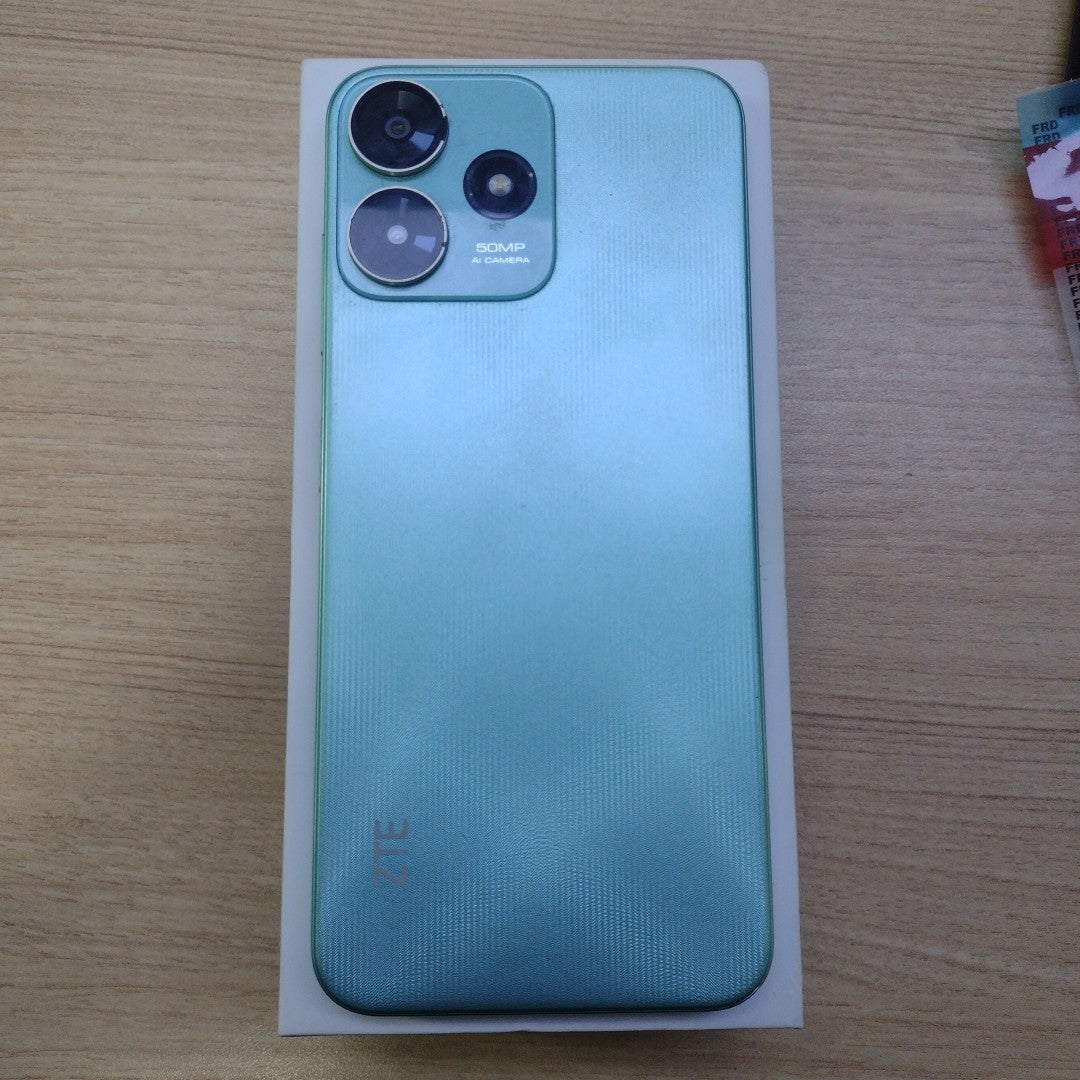 CELULAR ZTE BLADE V50 SMART 7060 128 GB 4 GB RAM (SEMINUEVO)