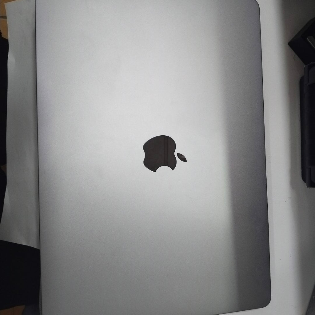 LAPTOP APPLE MACBOOK AIR 15" 2023 3.49 A2941 8 CPU/10 GPU 512 GB SSD 8 GB RAM (SEMINUEVO)