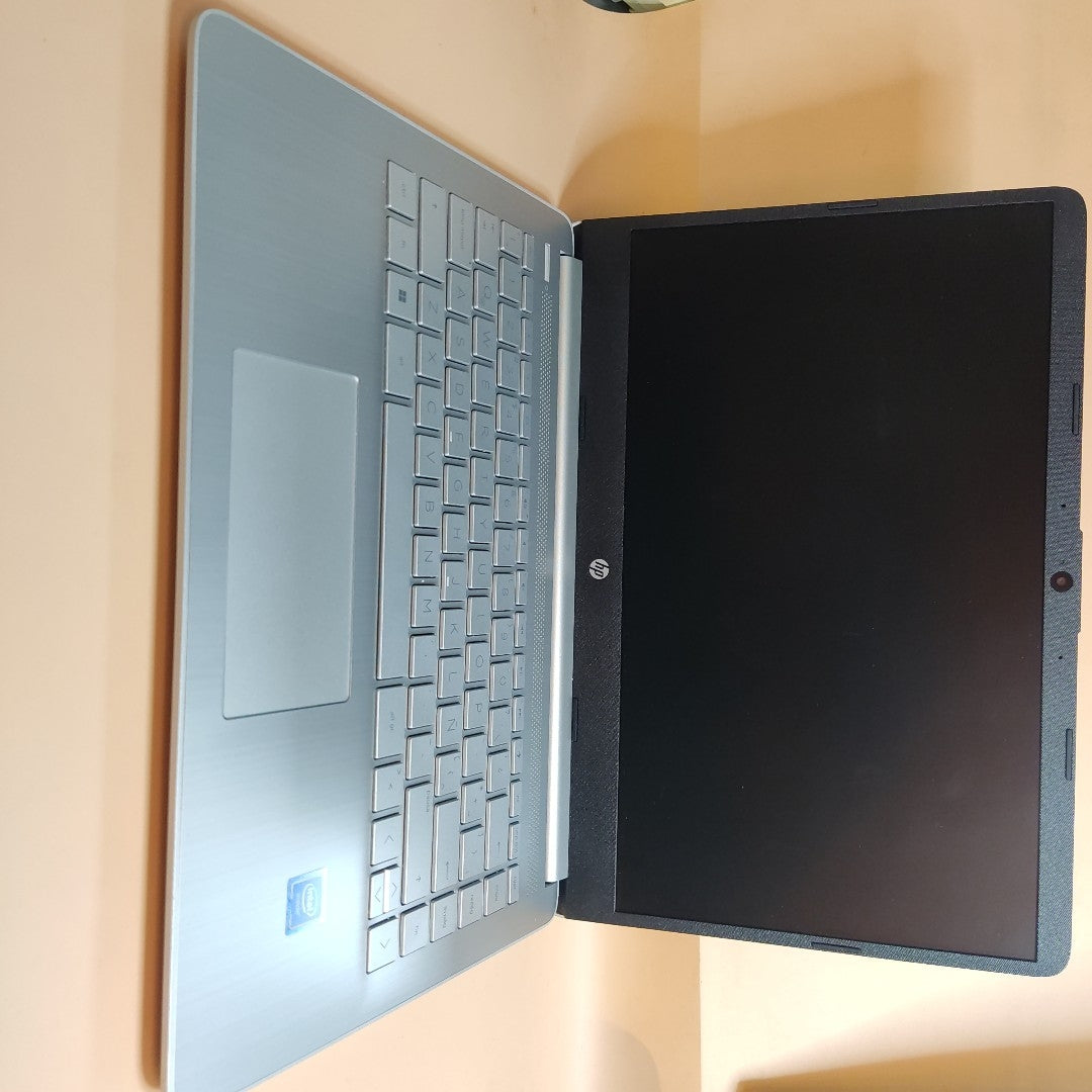 LAPTOP HP 14-DQ0527LA (2023) 256 GB SSD 8 GB RAM (SEMINUEVO)
