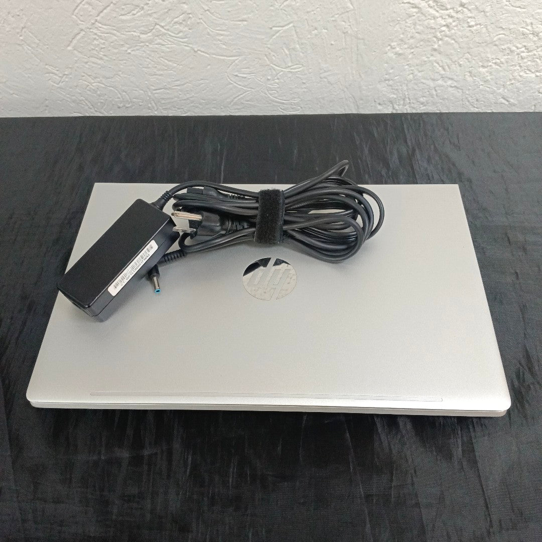 LAPTOP HP PROBOOK 440 G9 (2023) 256 GB SSD 8 GB RAM (SEMINUEVO)
