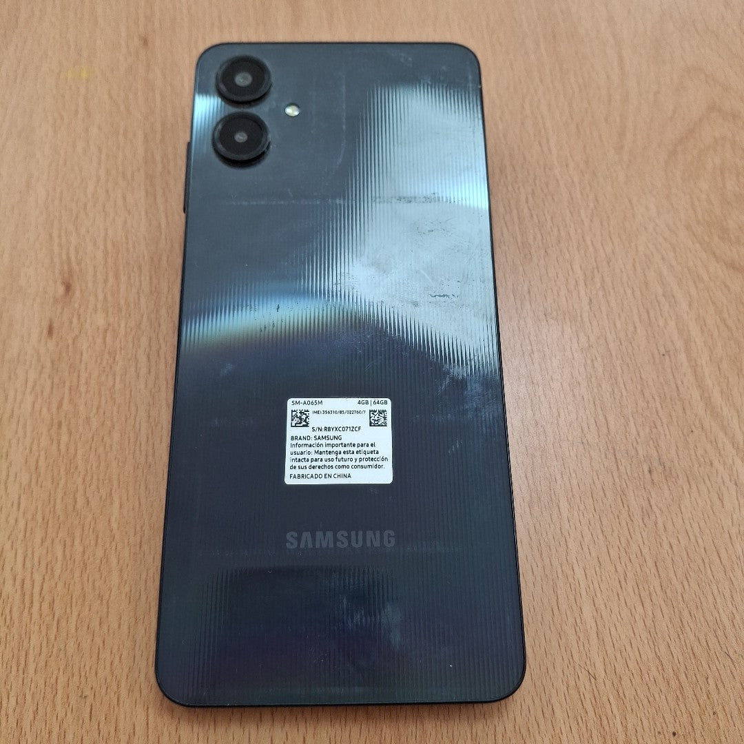 CELULAR SAMSUNG GALAXY A06 SM-A065M (2024) 64 GB 4 GB RAM (SEMINUEVO)