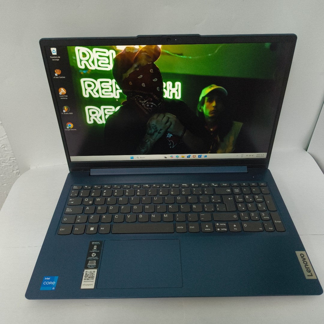 LAPTOP LENOVO IDEAPAD SLIM 3 15IRU8 (2024) 512 GB SSD 8 GB RAM (SEMINUEVO)