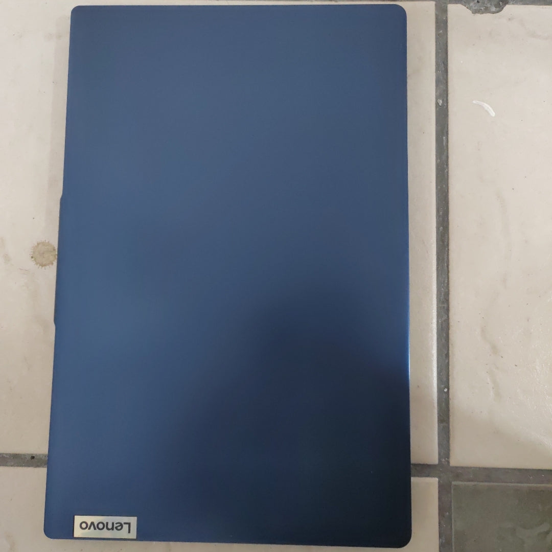 LAPTOP LENOVO IDEAPAD SLIM 3 15IRU8 (2023) 512 GB SSD 8 GB RAM (SEMINUEVO)