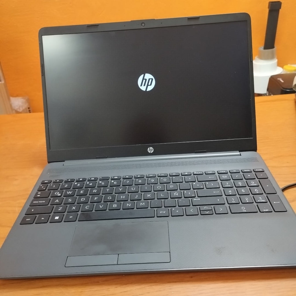 LAPTOP HP 255 G8 (2022) 1 TB 4 GB RAM (SEMINUEVO)
