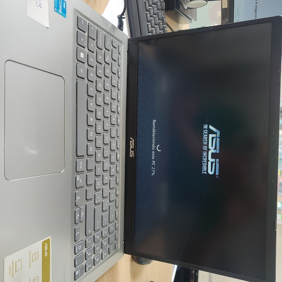 LAPTOP ASUS VIVOBOOK A1500EA-I38G256H (2023) 256 GB SSD 8 GB RAM (SEMINUEVO)