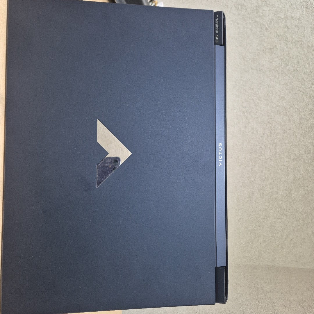 LAPTOP HP VICTUS 15-FA0033DX (2024) 512 GB SSD 8 GB RAM (SEMINUEVO)