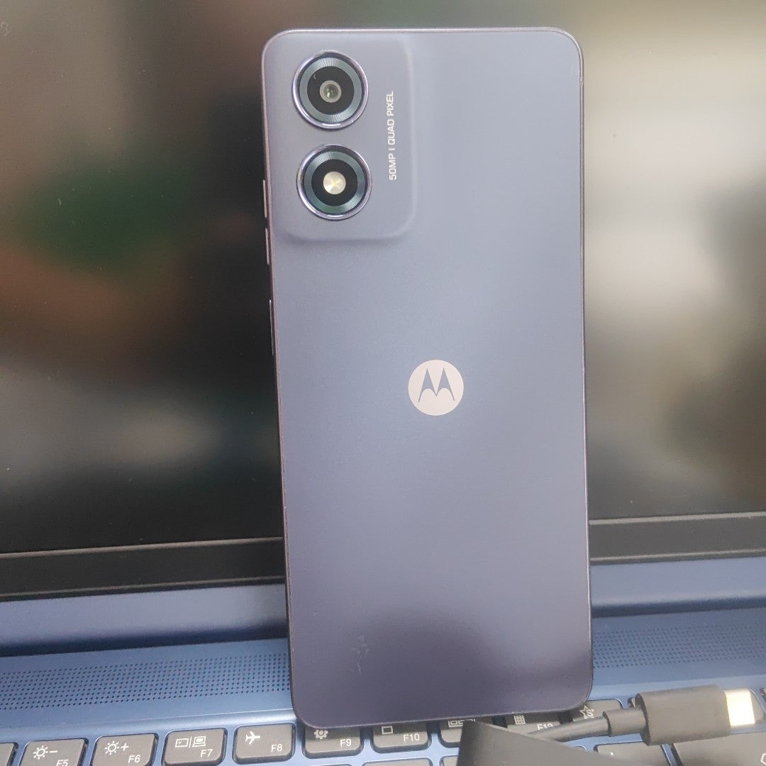 CELULAR MOTOROLA MOTO G04S XT2421-7 (2024) 128 GB 4 GB RAM (SEMINUEVO)