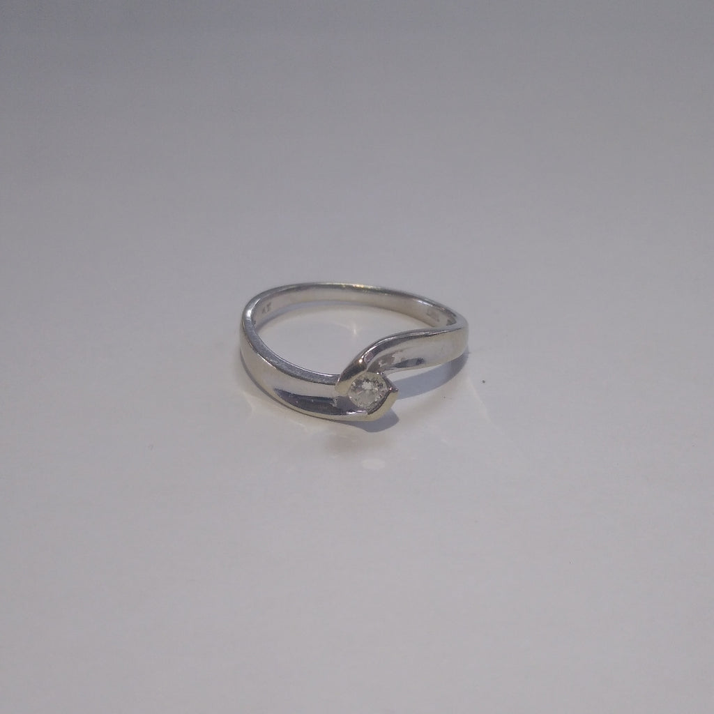 SOLITARIO. ORO BLANCO. 14 K 2.4 GRMS (SEMINUEVO)