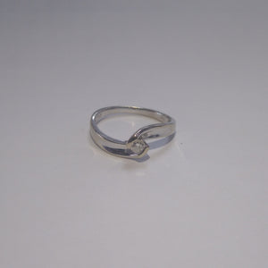 SOLITARIO. ORO BLANCO. 14 K 2.4 GRMS (SEMINUEVO)