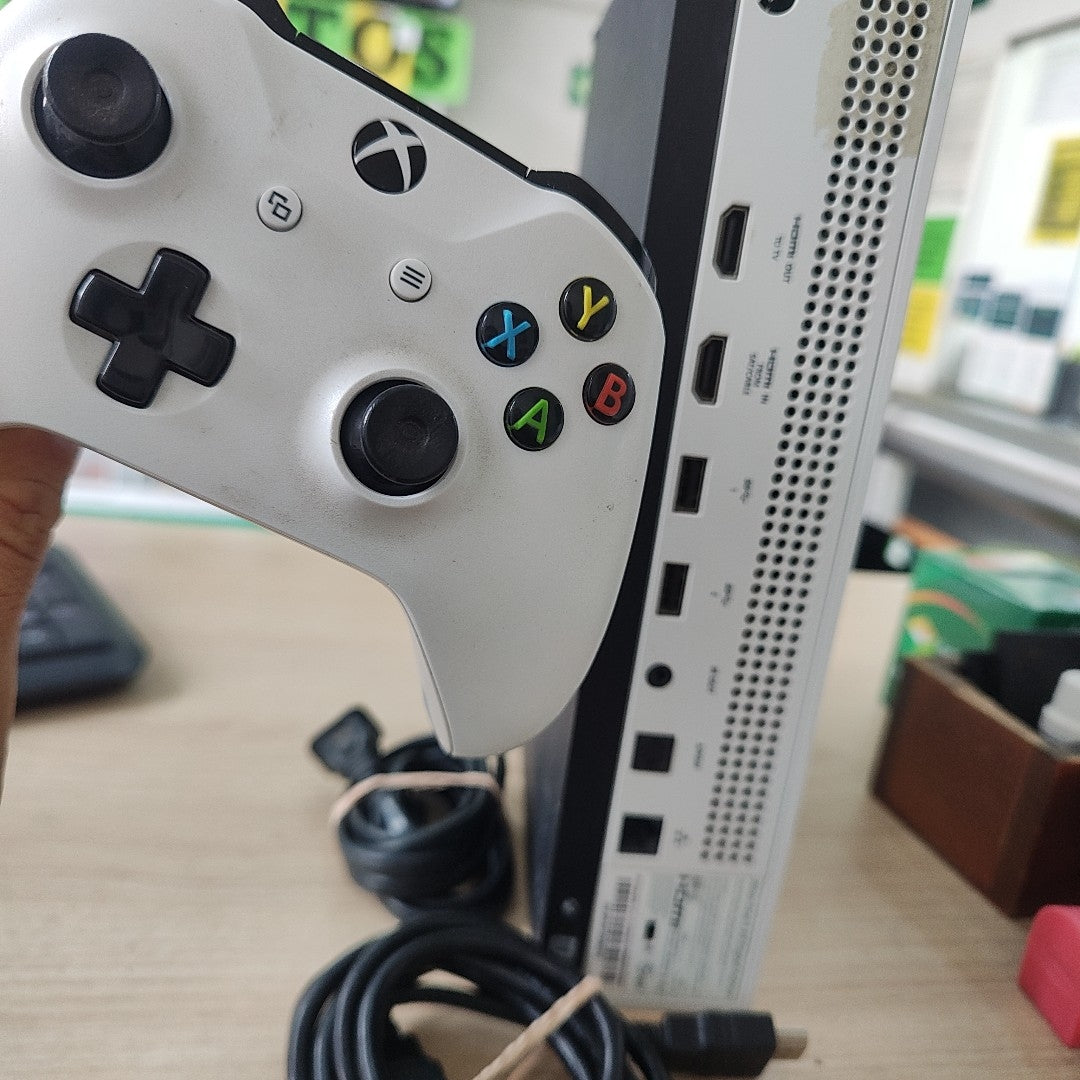 CONSOLA DE VIDEOJUEGO MICROSOFT XBOX ONE S 1 TB (SEMINUEVO)
