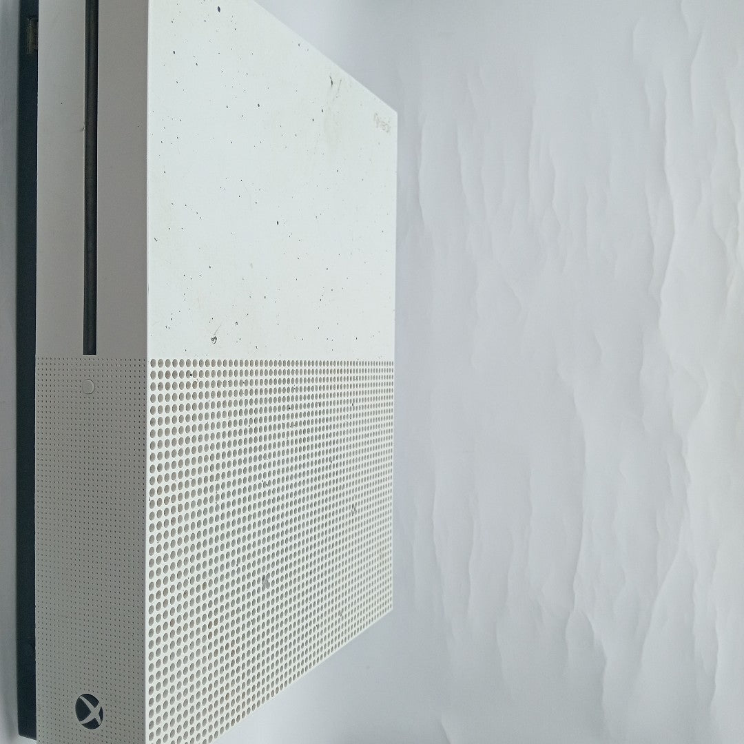 CONSOLA DE VIDEOJUEGO MICROSOFT XBOX ONE S 500 GB  (SEMINUEVO)