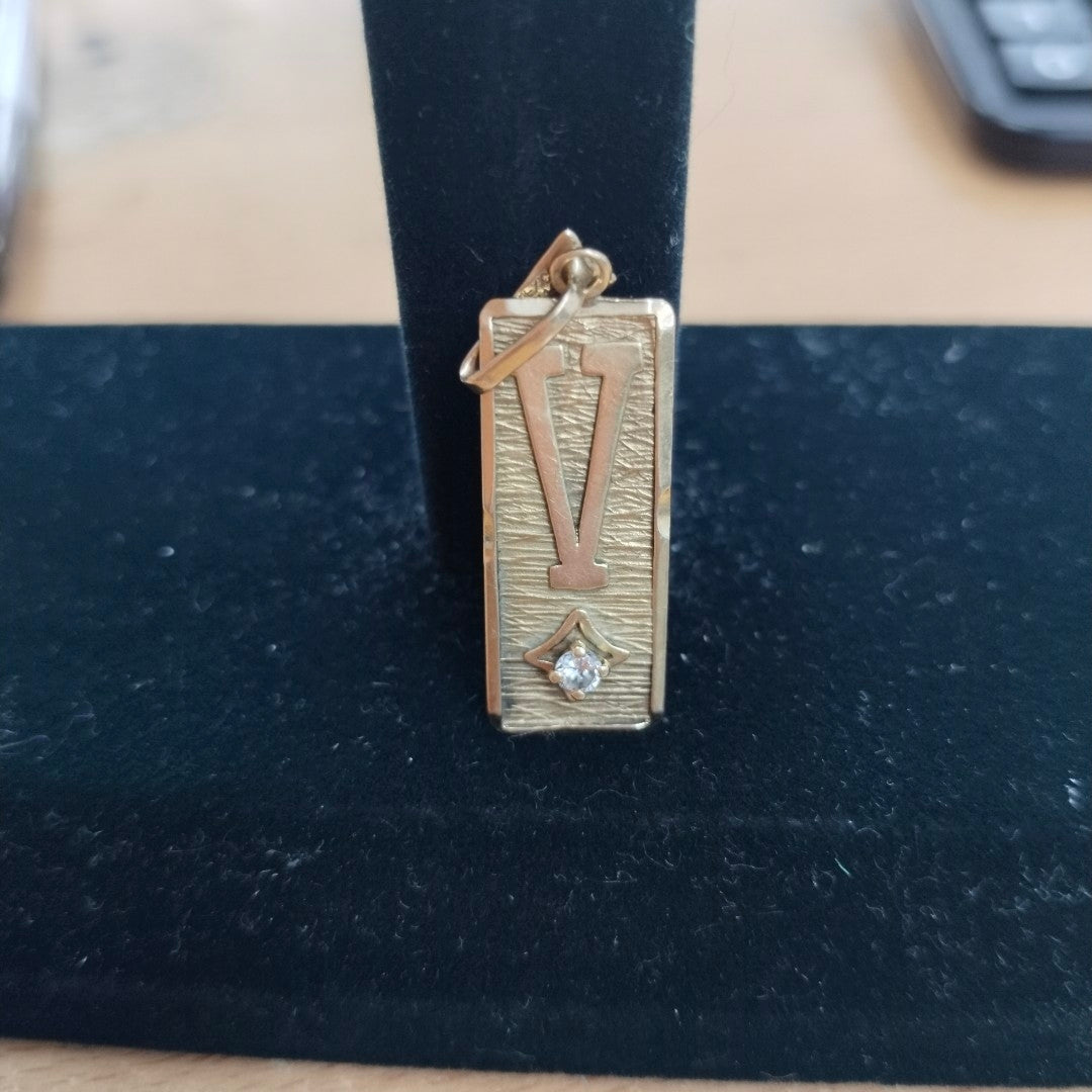 DIJE. ORO. 10 K 2.7 GRMS (SEMINUEVO)