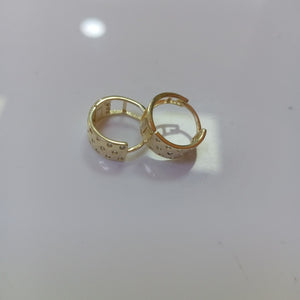 HUGGIES ORO 14K 2.5 (NUEVO)