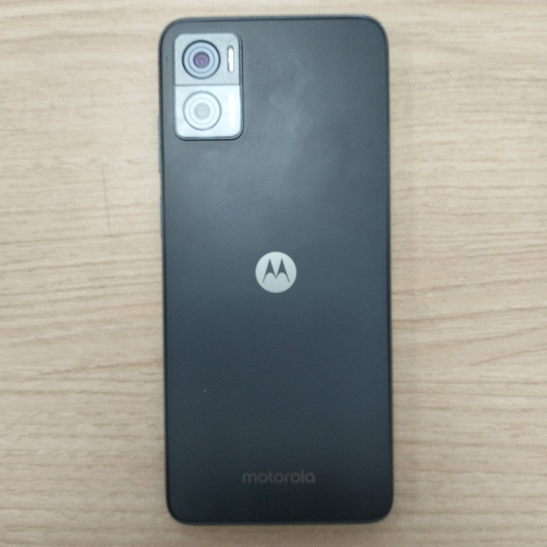CELULAR MOTOROLA MOTO E22I XT2239-17 64 GB 2 GB RAM (SEMINUEVO)