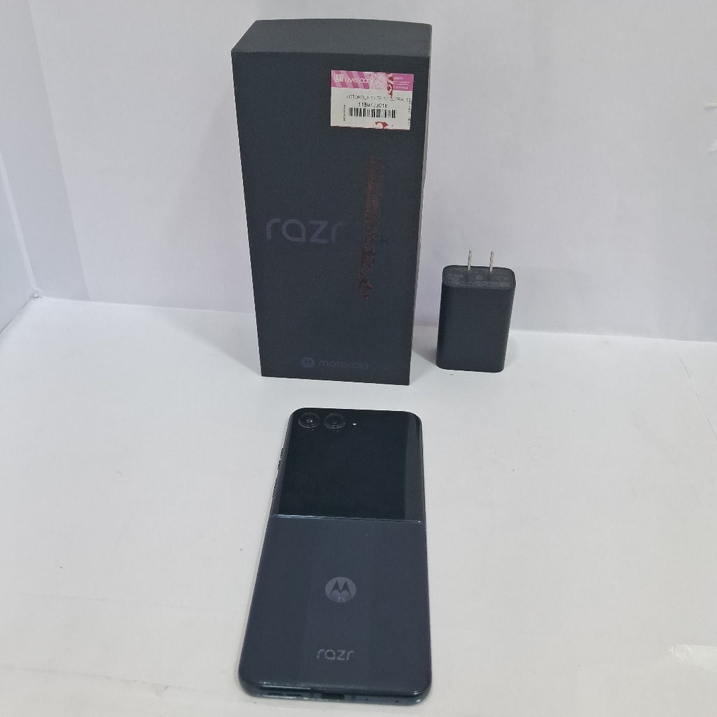CELULAR MOTOROLA RAZR 50 ULTRA XT2451-3 (2024) 512 GB 12 GB RAM (SEMINUEVO)